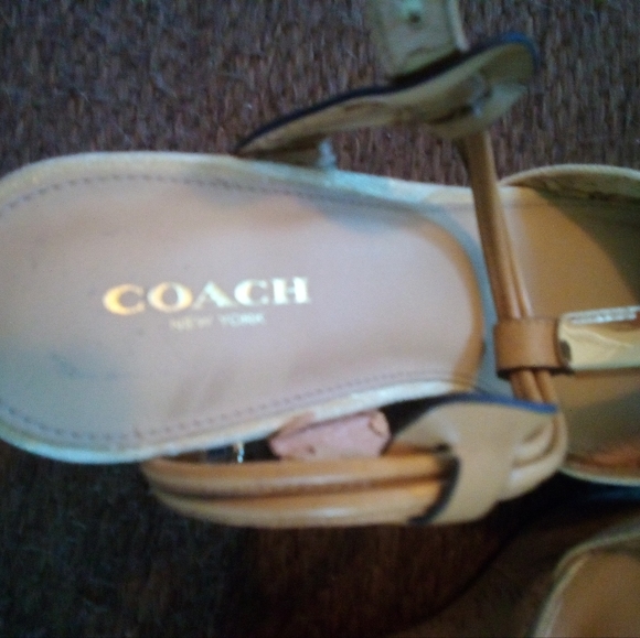 Coach wedge never worn. Size 7B Some inside peeling - Picture 2 of 7